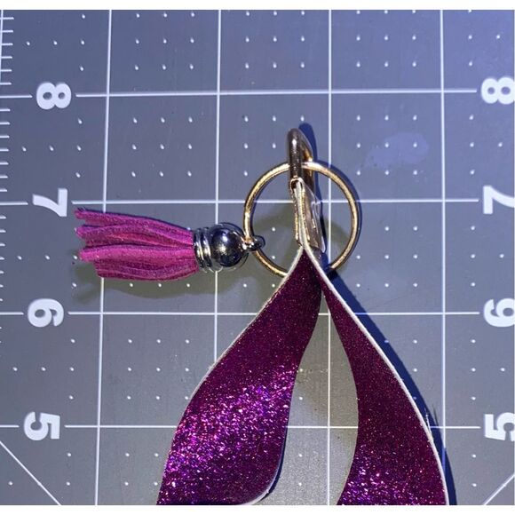 ☀️3/$12☀️ Mermaid Printed Faux Leather Keychain Holder - Picture 3 of 4